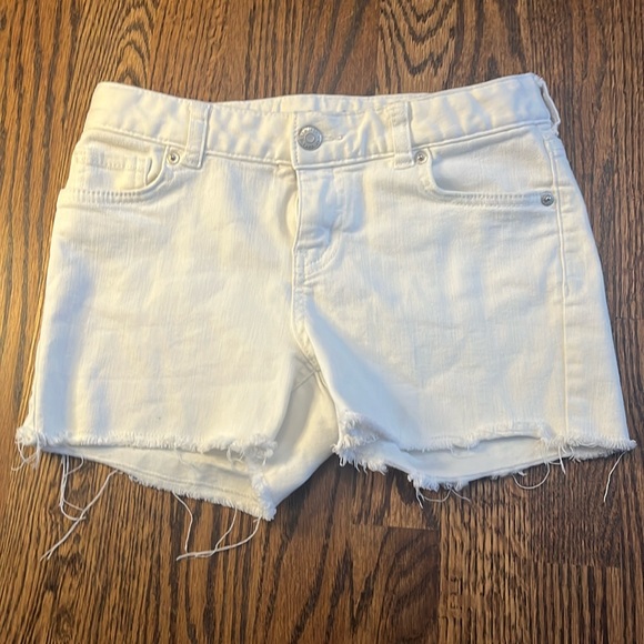 🤍LIKE NEW CAT AND JACK JEAN SHORTS!🤍 - Picture 1 of 2